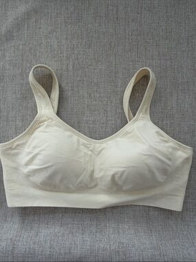 Truekind Everyday Comfort Bra Size Large Wireless Seamless cream